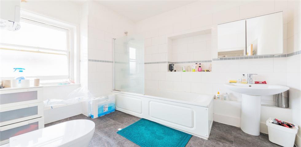 			4 Bedroom, 1 bath, 1 reception Flat			 Birchington Road, KILBURN